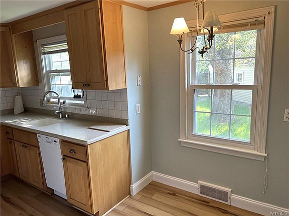 5th image of 345 Burroughs Dr