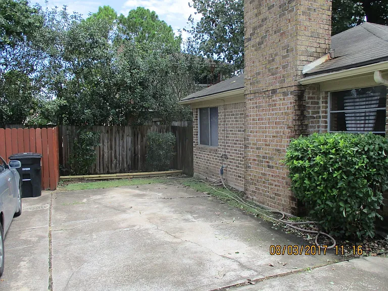 10806 Lynbrook Dr #B — Photo 9