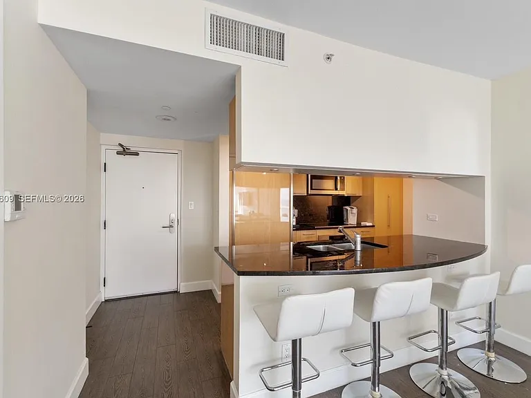 6801 Collins Ave #LPH10 — Photo 4