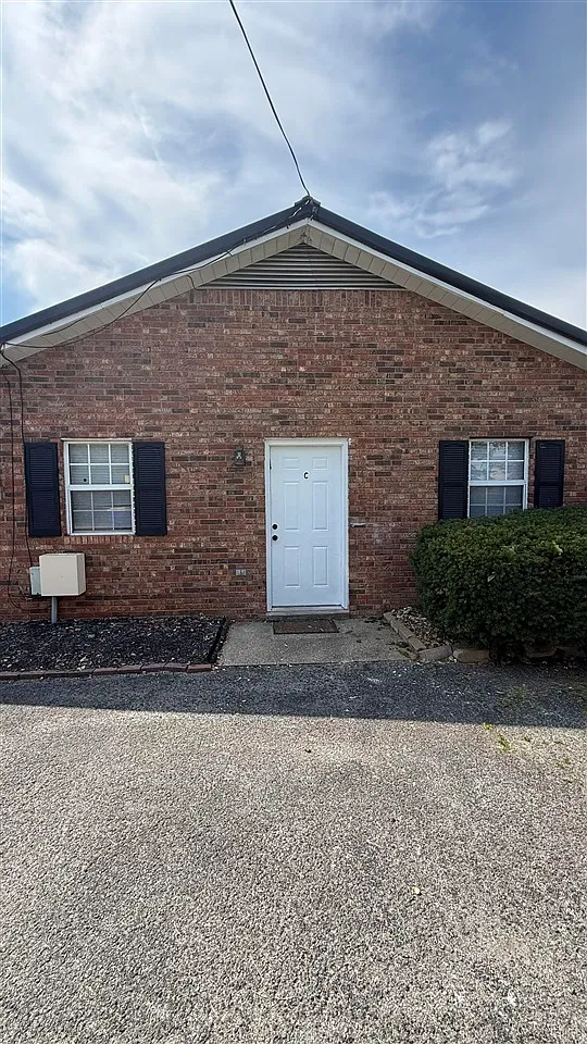 2 bed, 900 sqft, $950 — Photo 1