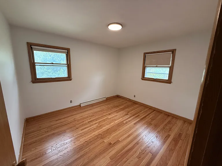 2124 Ludington Ave — Photo 7
