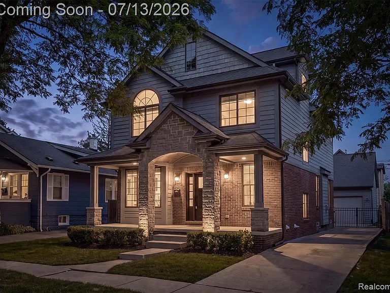 1049 Chapin Ave — Photo 4
