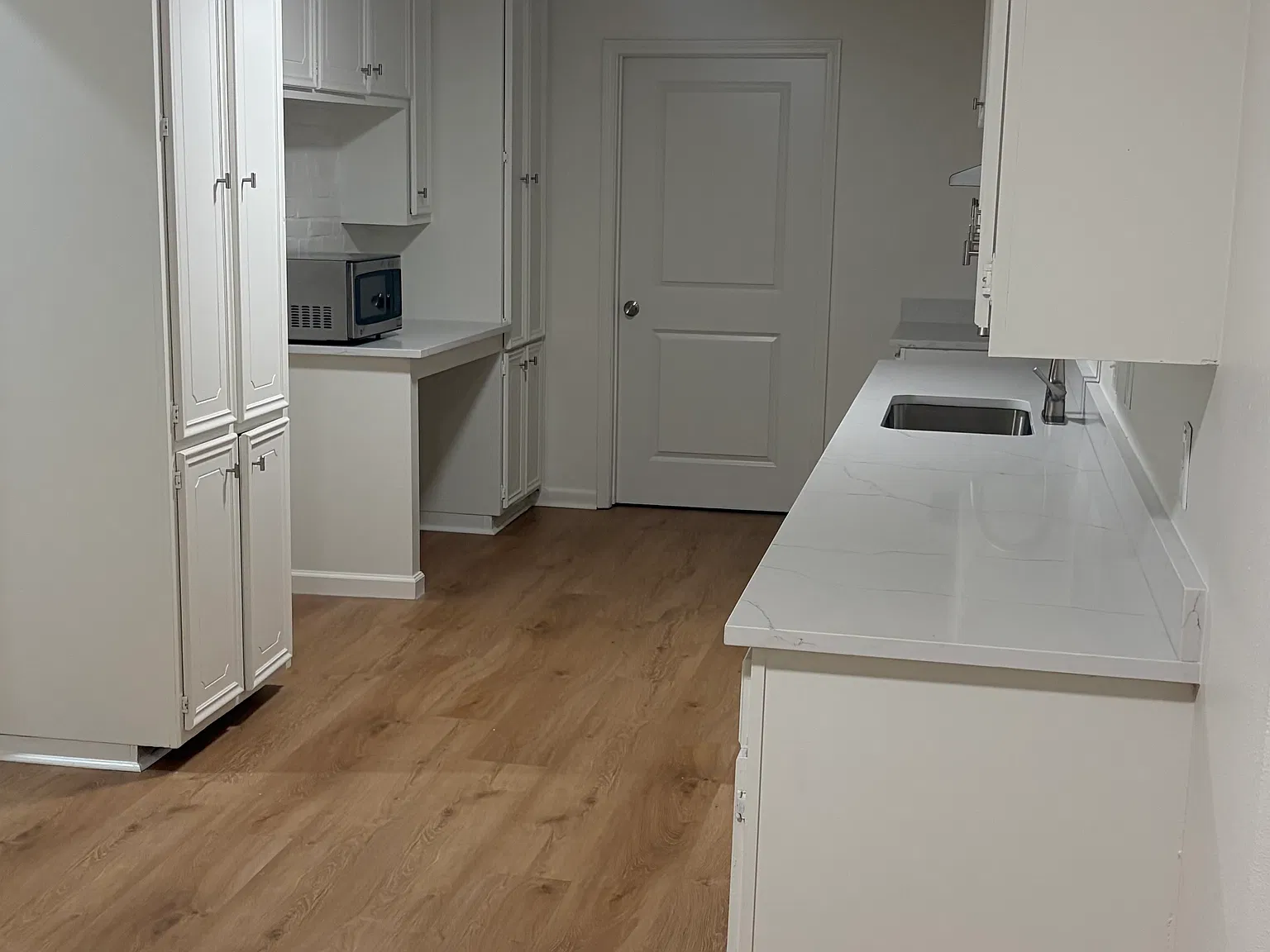 3 bed, 2.5 bath, 2450 sqft, $2,500 — Photo 2