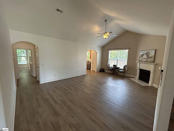 5th image of 208 Mountain Slope Ct