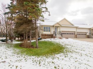 991 S Sandalwood Cir, Muskegon, MI 49441