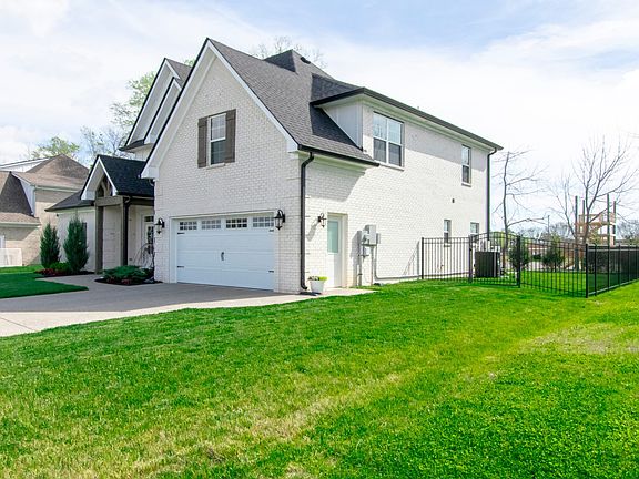 3rd image of 904 Licinius Ln