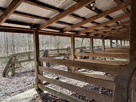 5th image of 1261 Roanoke Rd