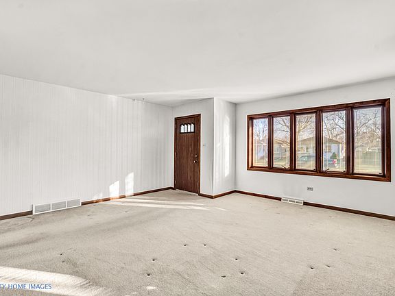 5th image of 17850 Glen Oak Ave