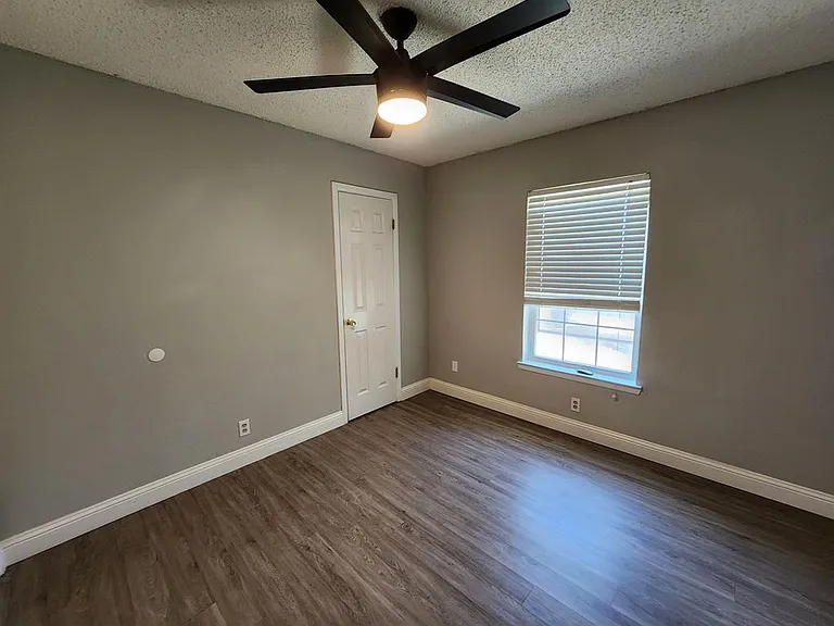 1805 Magnolia Ave — Photo 21