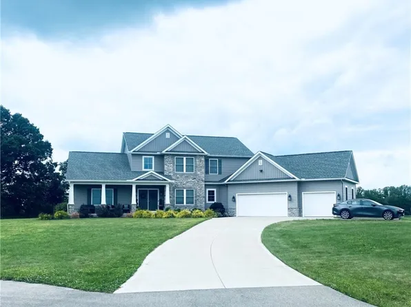 5289 Skye Dr, New Middletown, OH 44442