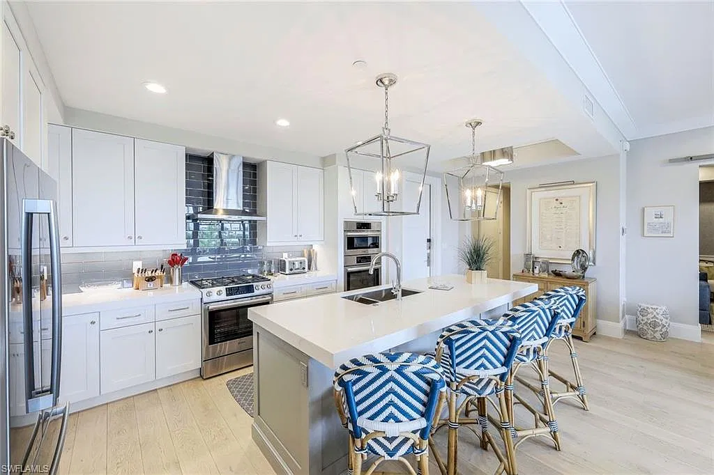 2 bed, 2.5 bath, 1883 sqft, $17,000 — Photo 3
