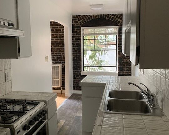 4th image of 361 S Detroit St APT 207