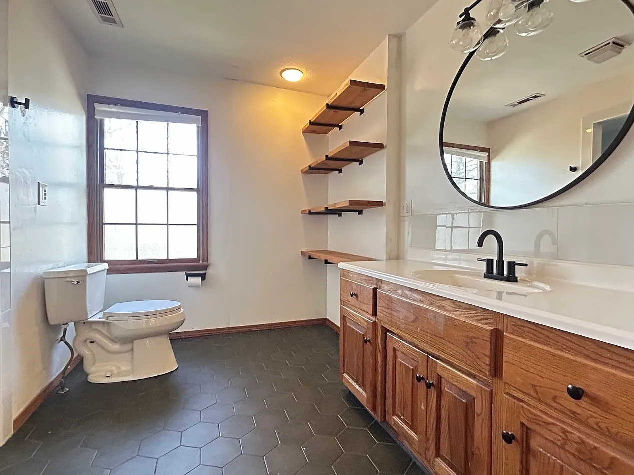 3164 N. Katherine Avenue - 1 — Photo 2