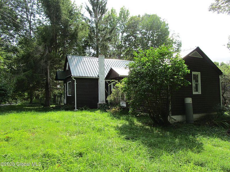 3rd image of 335 Hill Road