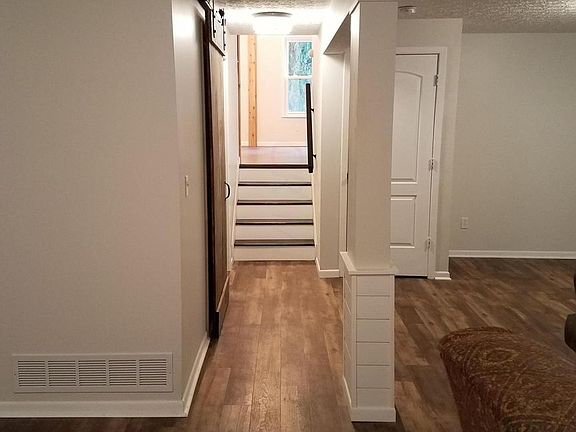 5th image of 223 Glenhurst Ct