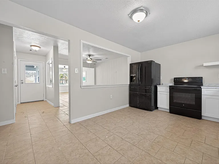 140 Marie St — Photo 22