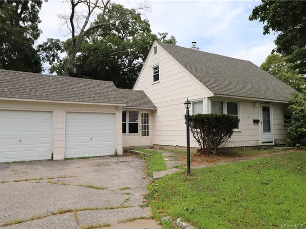 7 Lynwood Dr, Willimantic, CT 06226