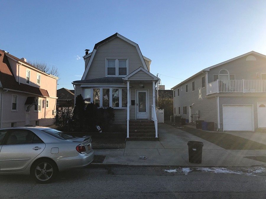 1st image of 448 E Beech St
