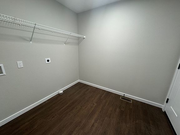 Garage Entry - Laundry room