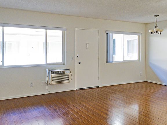 4th image of 447 W Elk Ave #F
