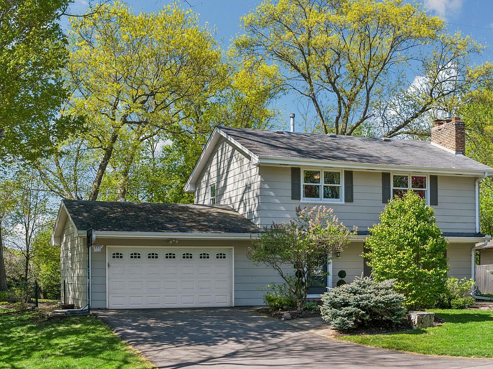1st image of 290 Ridgeview Dr E