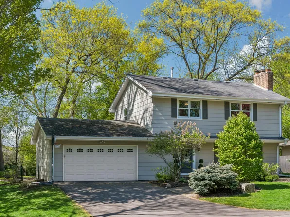 290 Ridgeview Dr E, Wayzata, MN 55391