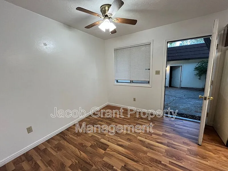 2 bed, 1.5 bath, 1200 sqft, $1,150 — Photo 4