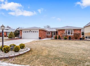 9S323 Florence Ave, Downers Grove, IL 60516