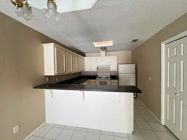 2105 Kimberly Lane - 3 — Photo 2
