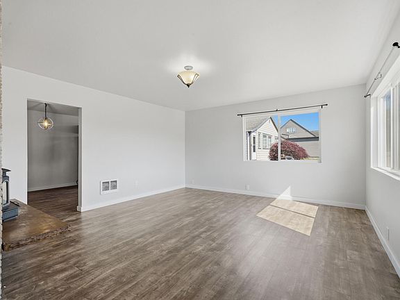 5th image of 606 Evergreen Dr