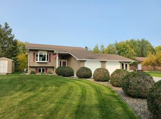 402 Shorewood Dr, International Falls, MN 56649