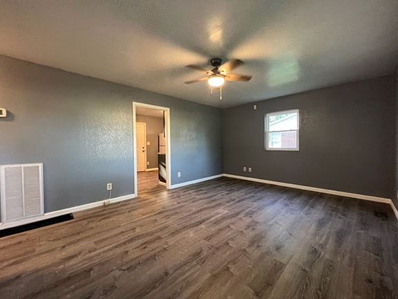 3rd image of 1823 Bertie St