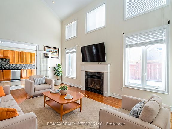 3rd image of 52 Mount Royal Cir