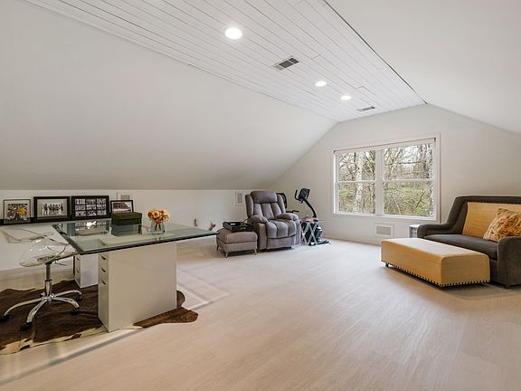 44th image of 442 Lakeview Cir