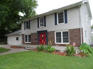 403 E 14th St, Carthage, MO 64836