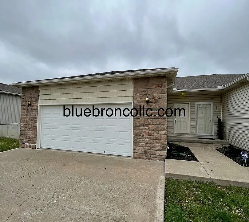 10512 E 45th Ter