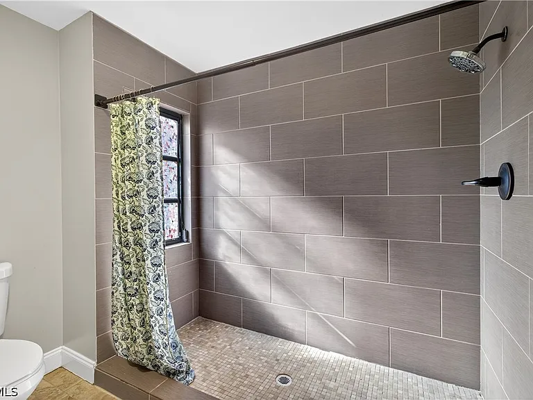 1576 Beechwood Trl — Photo 32