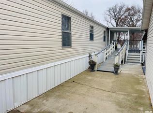 106 E Messinger Ave, Patoka, IL 62875