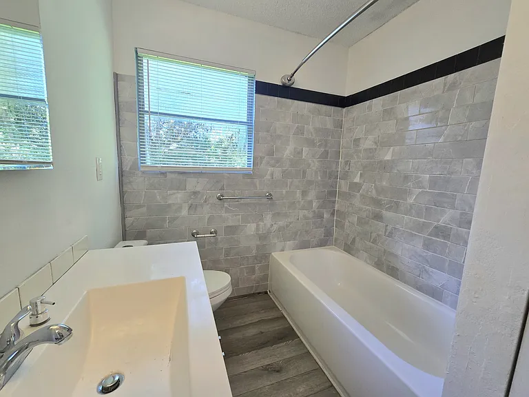 1017 Fremont Ave — Photo 17