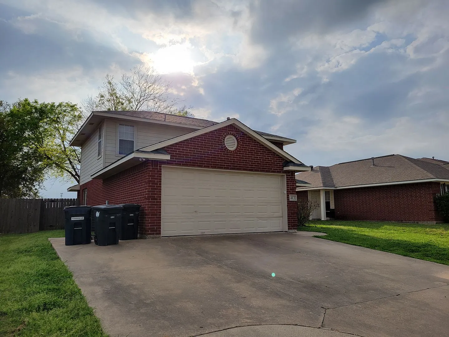 College Station - 4 bedroom - 4 bath - Fenced in yard / Home in Steeplechase Neighborhood. — Photo 3
