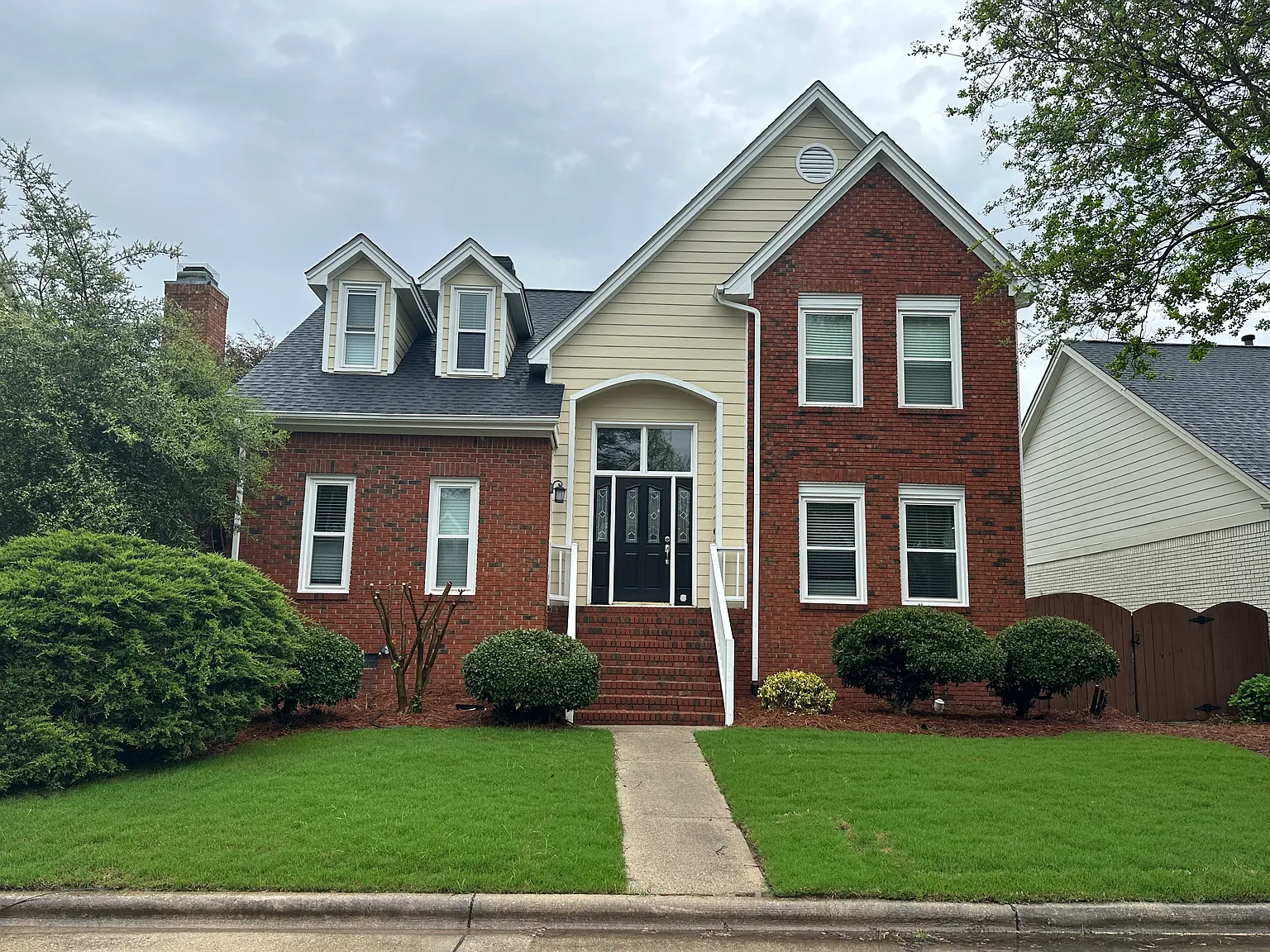 3 bed, 2.5 bath, 2223 sqft, $3,100 — Photo 2