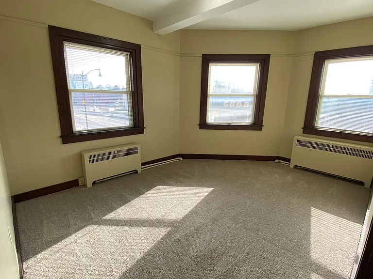 541 Cass St — Photo 7