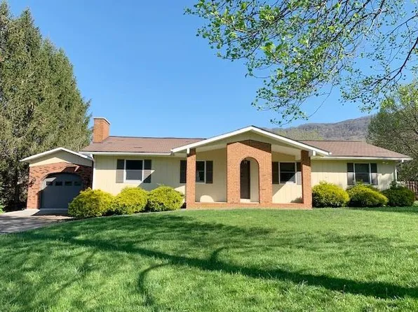 126 Saint Andrews Dr, Tazewell, VA 24651