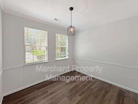 3rd image of 110 Golden Crest Ct