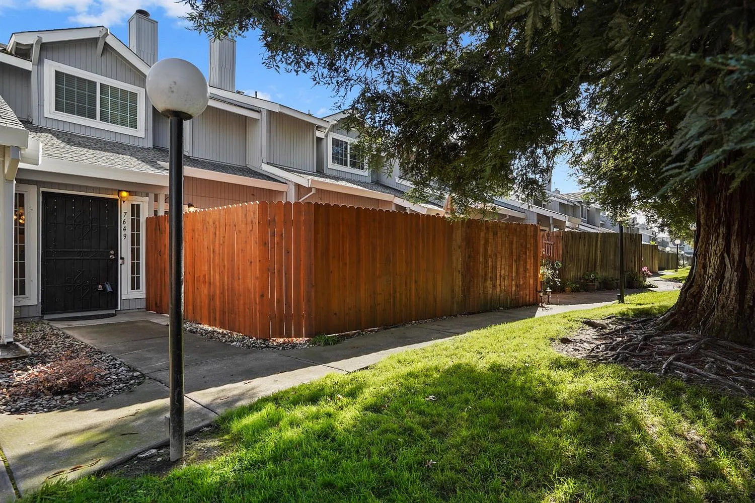 7649 Roberta Ln photo 1