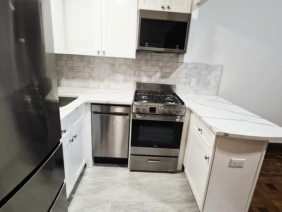 124 W 74th St #1-R