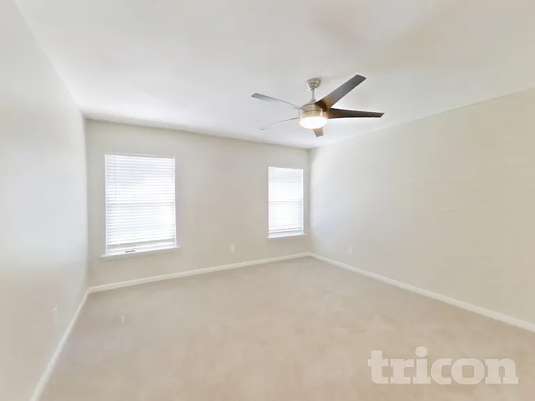 1552 Glen View St — Photo 9