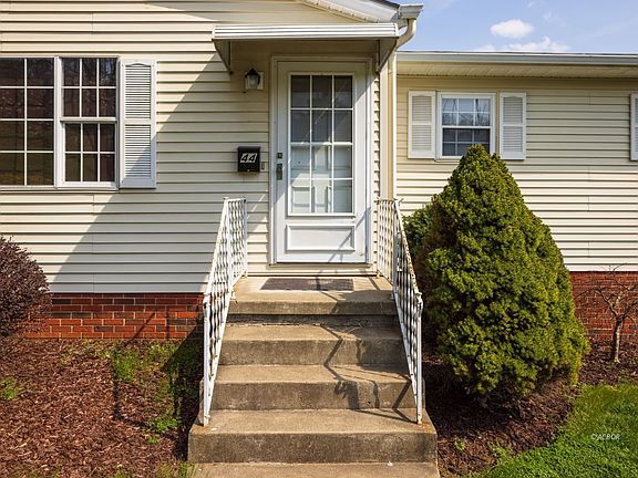 4th image of 44 Strathmore Blvd
