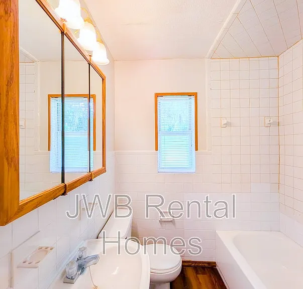 5968 Oaklane Dr — Photo 9
