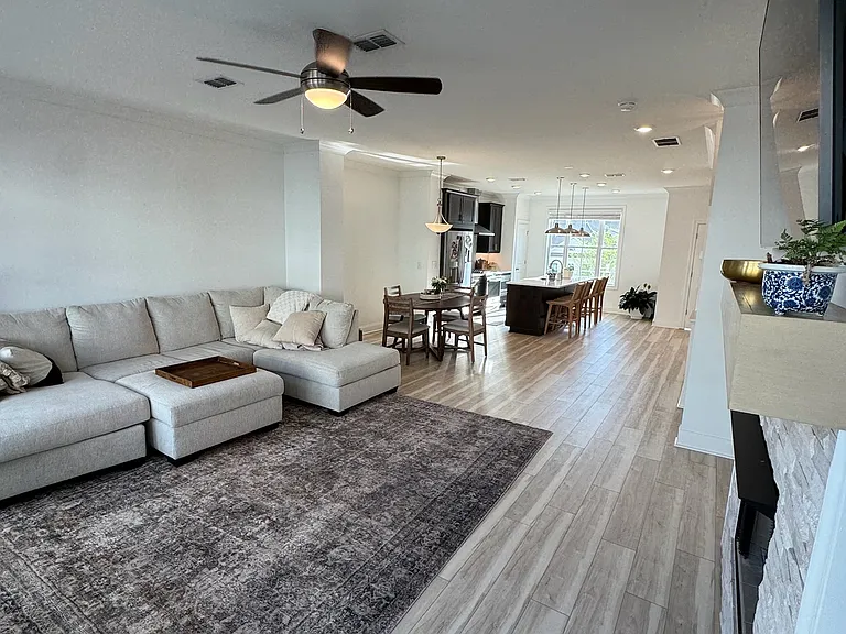 1117 Larkin Dr — Photo 1